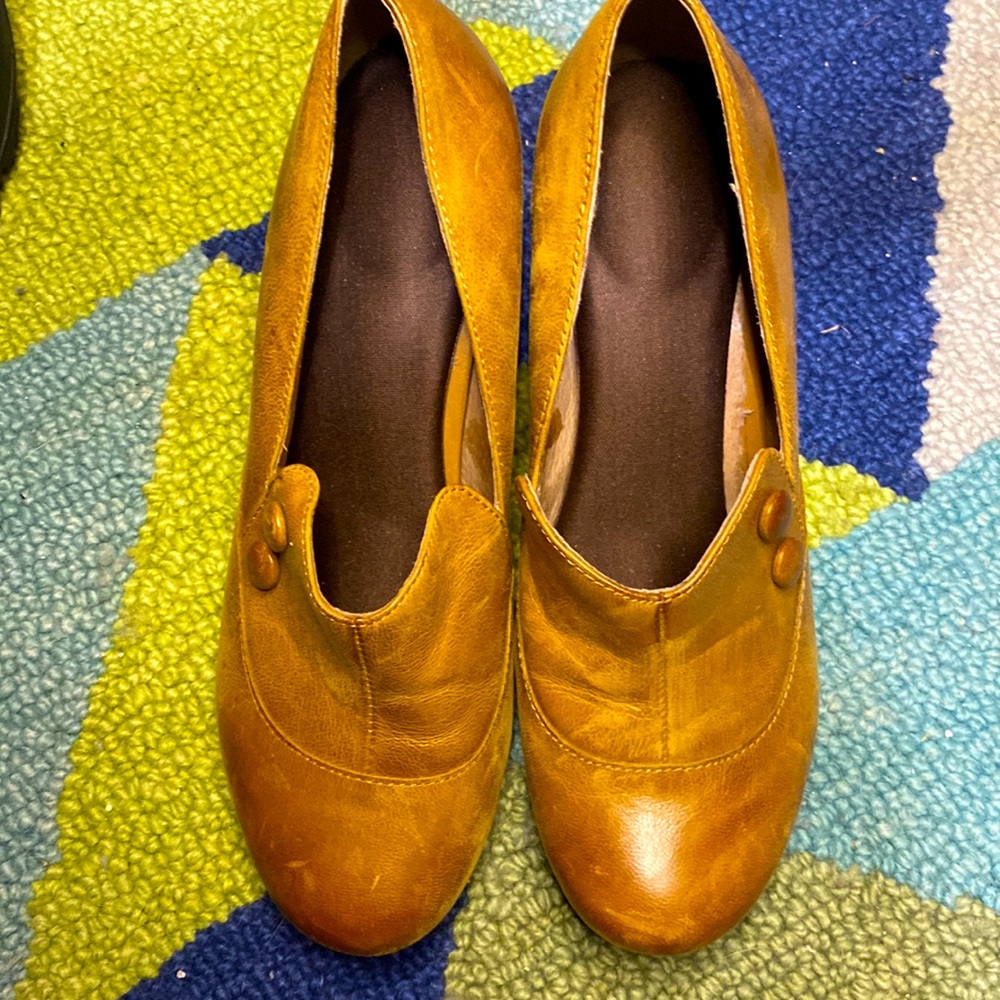 132. Kyra leather shoes